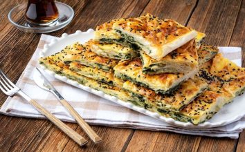 Hazır Yufkadan Ispanaklı Börek